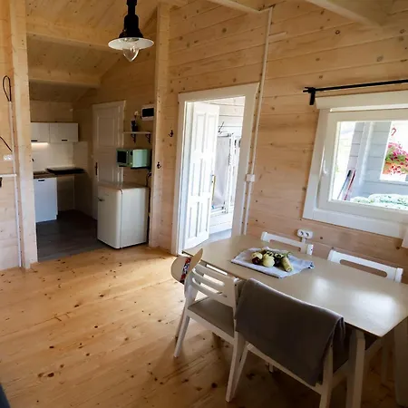 Letniskowe Drewniane Szenodo Na Sosnowej * Debina (Ustka)