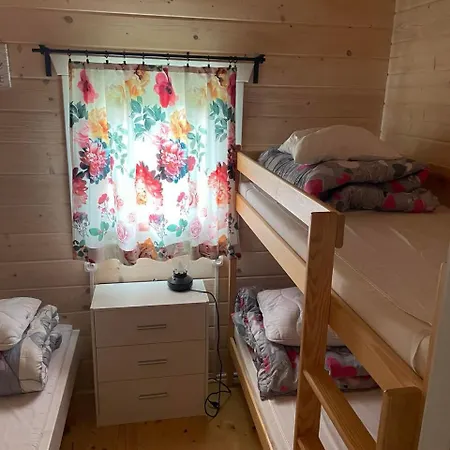Letniskowe Drewniane Szenodo Na Sosnowej Debinia - Rowy * Debina (Ustka)
