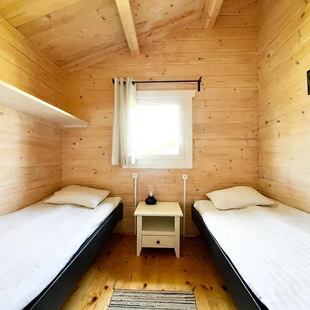 Letniskowe Drewniane Szenodo Na Sosnowej 度假居