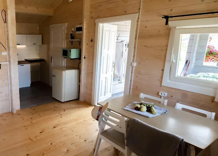 Letniskowe Drewniane Szenodo Na Sosnowej * Debina (Ustka)