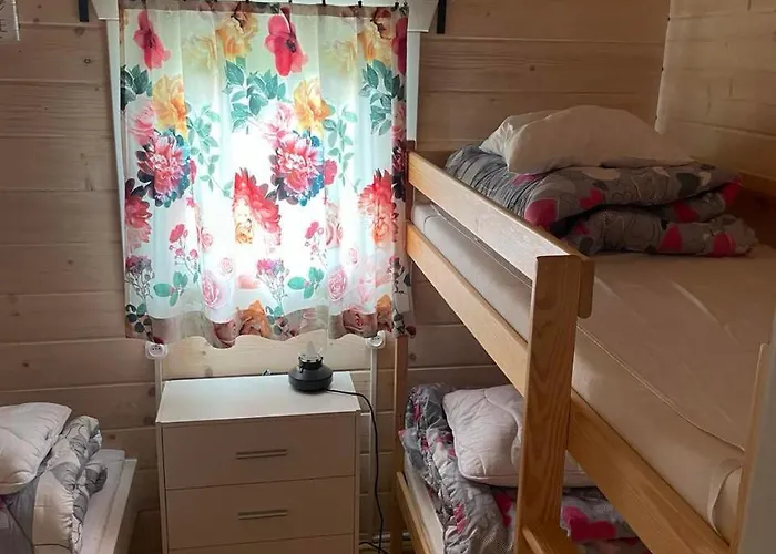 Letniskowe Drewniane Szenodo Na Sosnowej * Debina (Ustka)